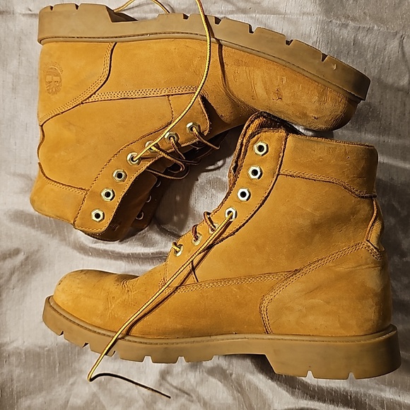 Boots - Picture 4 of 7